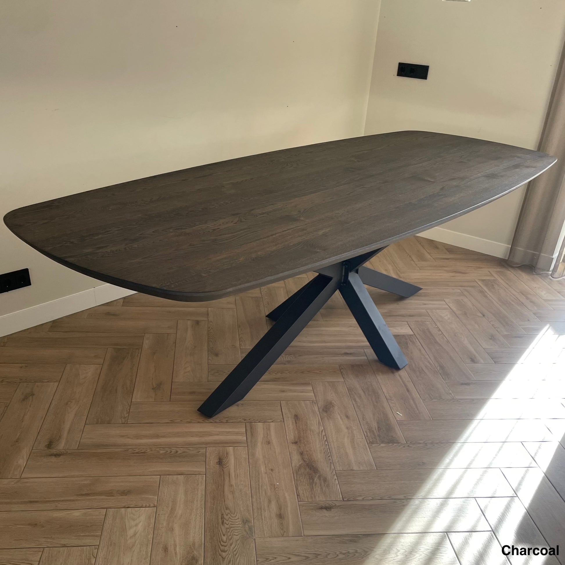 Deens Ovale Eettafel Bucks | Deens Ovaal Eiken Blad | Stalen Zwart Gepoedercoate Matrix Poot | Charcoal