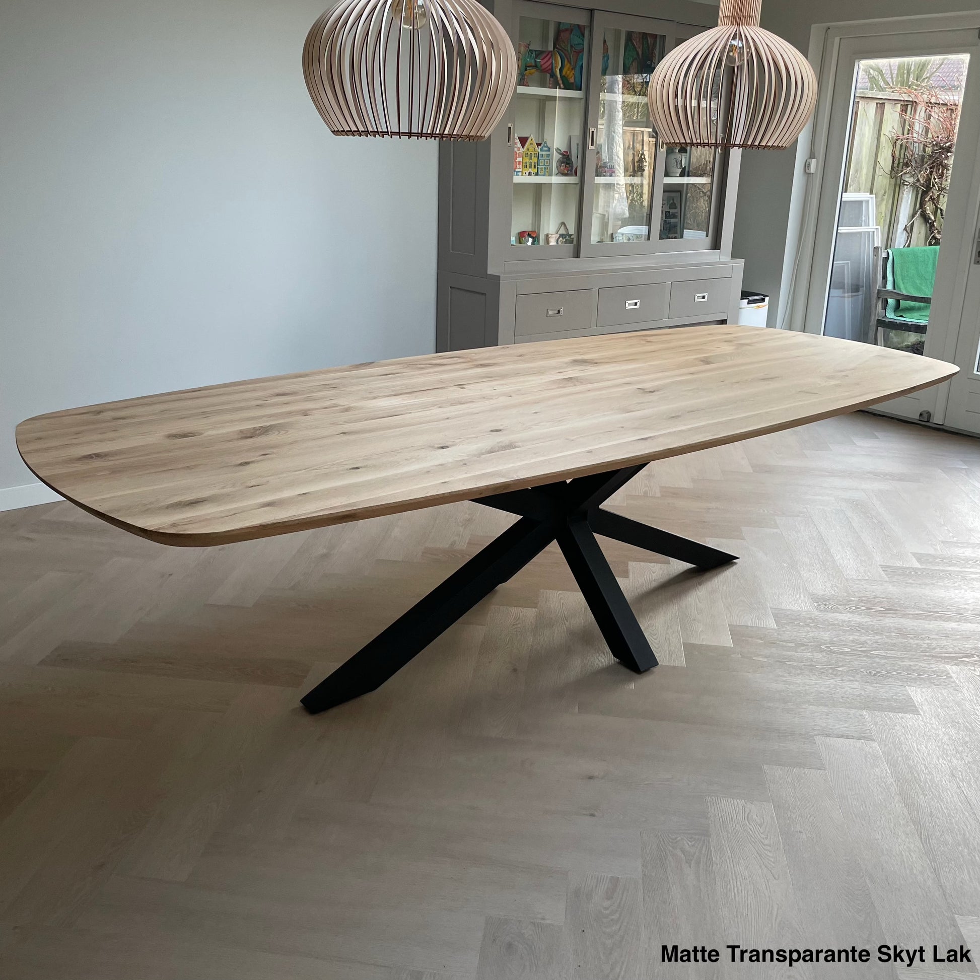 Deens Ovale Eettafel Bucks | Deens Ovaal Eiken Blad | Stalen Zwart Gepoedercoate Matrix Poot | Matte Transparante Lak