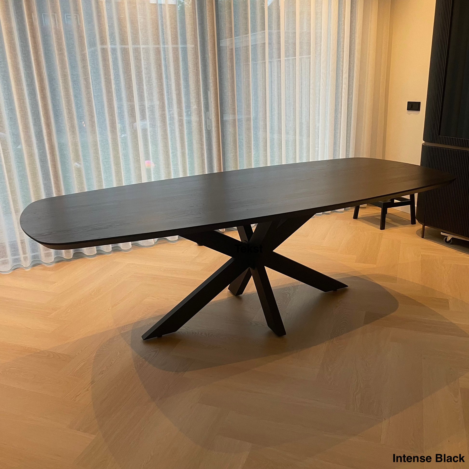 Deens Ovale Eettafel Chase | Deens Ovaal Eiken Blad | Stalen Zwart Gepoedercoate Matrix Poot | Intense Black