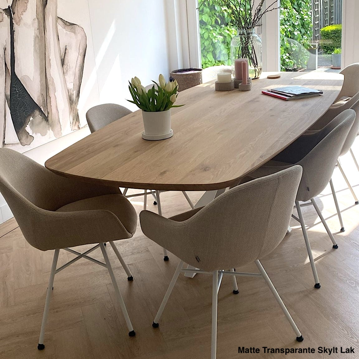 Deens Ovale Eettafel Delta | Deens Ovaal Eiken Blad | Stalen Wit Gepoedercoate Matrix Poot | Matte Transparante Lak