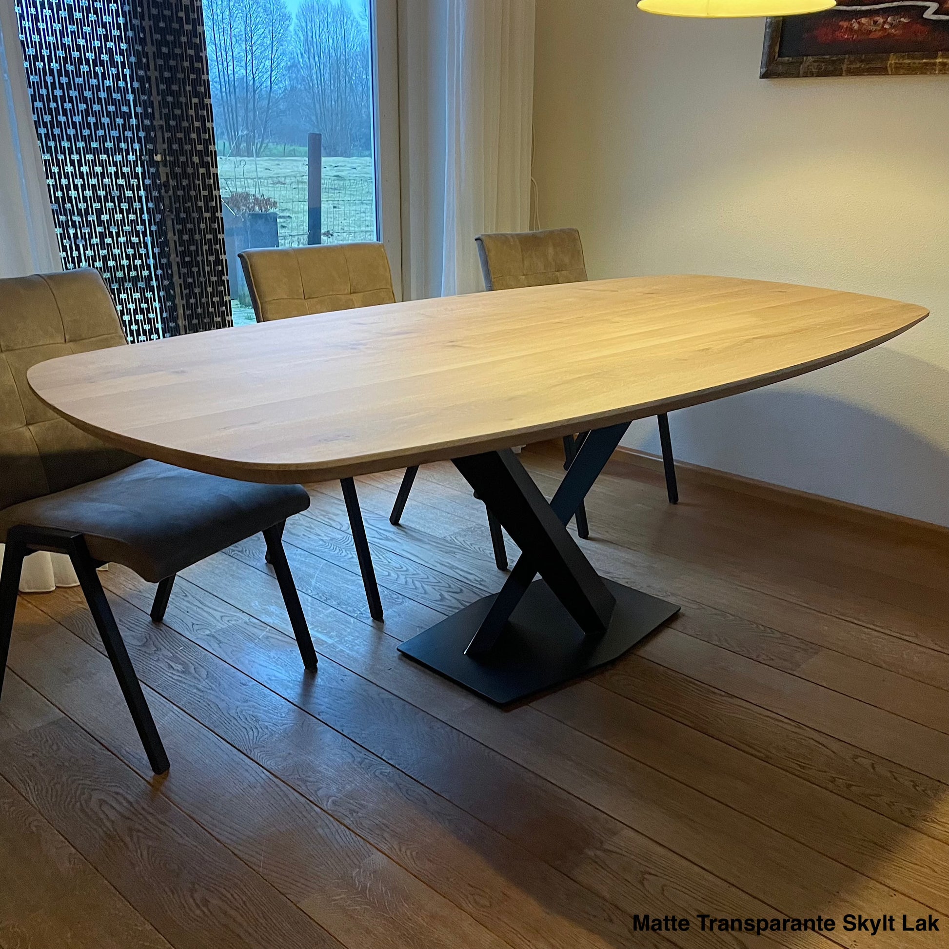 Deens Ovale Eettafel Stockton | Deens Ovaal Eiken Blad | Stalen Zwart Gepoedercoate V-Poot | Matte Transparante Lak