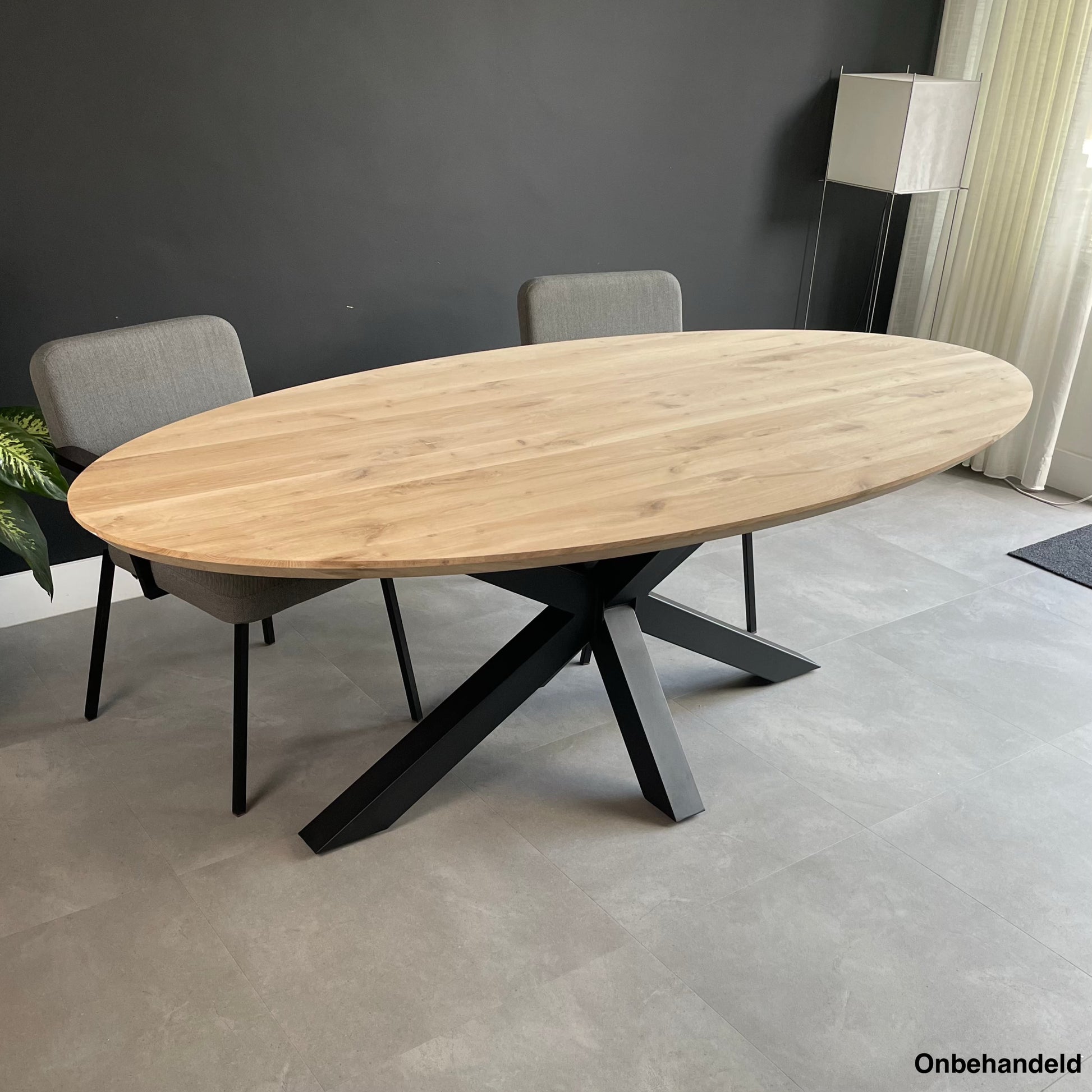 Ovale Eettafel Mills | Ovaal Eiken Blad | Stalen Zwart Gepoedercoate Matrix Poot | Onbehandeld