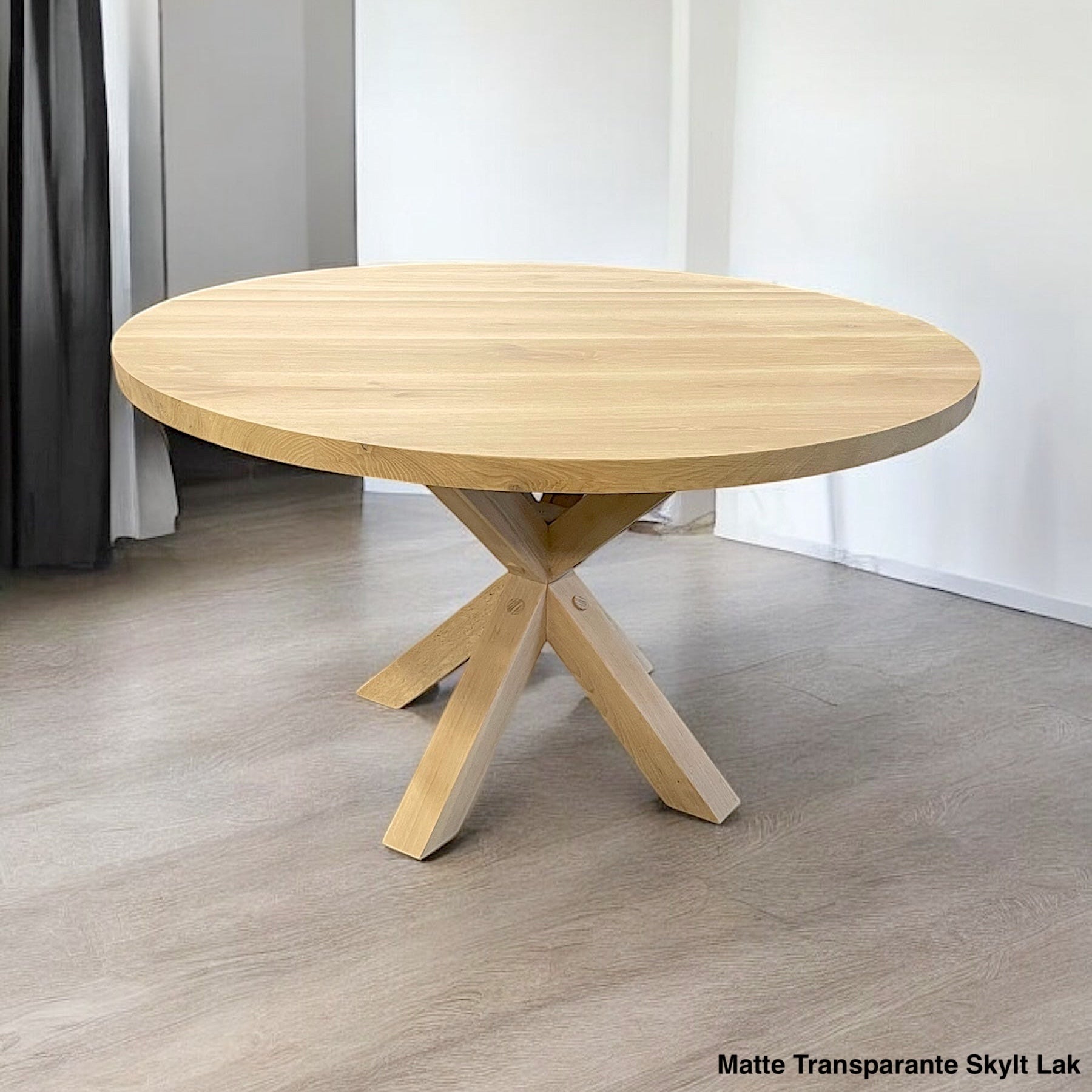 Ronde Eettafel Nolan | Ronde Eiken Blad | Massief Eiken Matrix Poot | Matte Transparante Skylt Lak